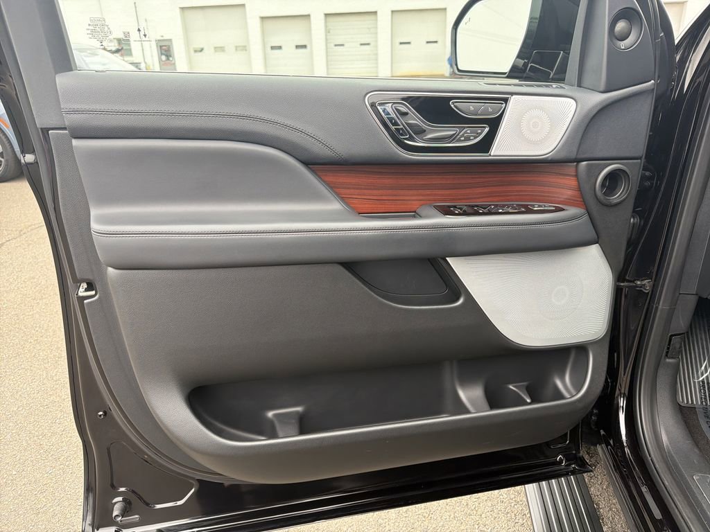 Certified 2024 Lincoln Navigator Reserve image 10
