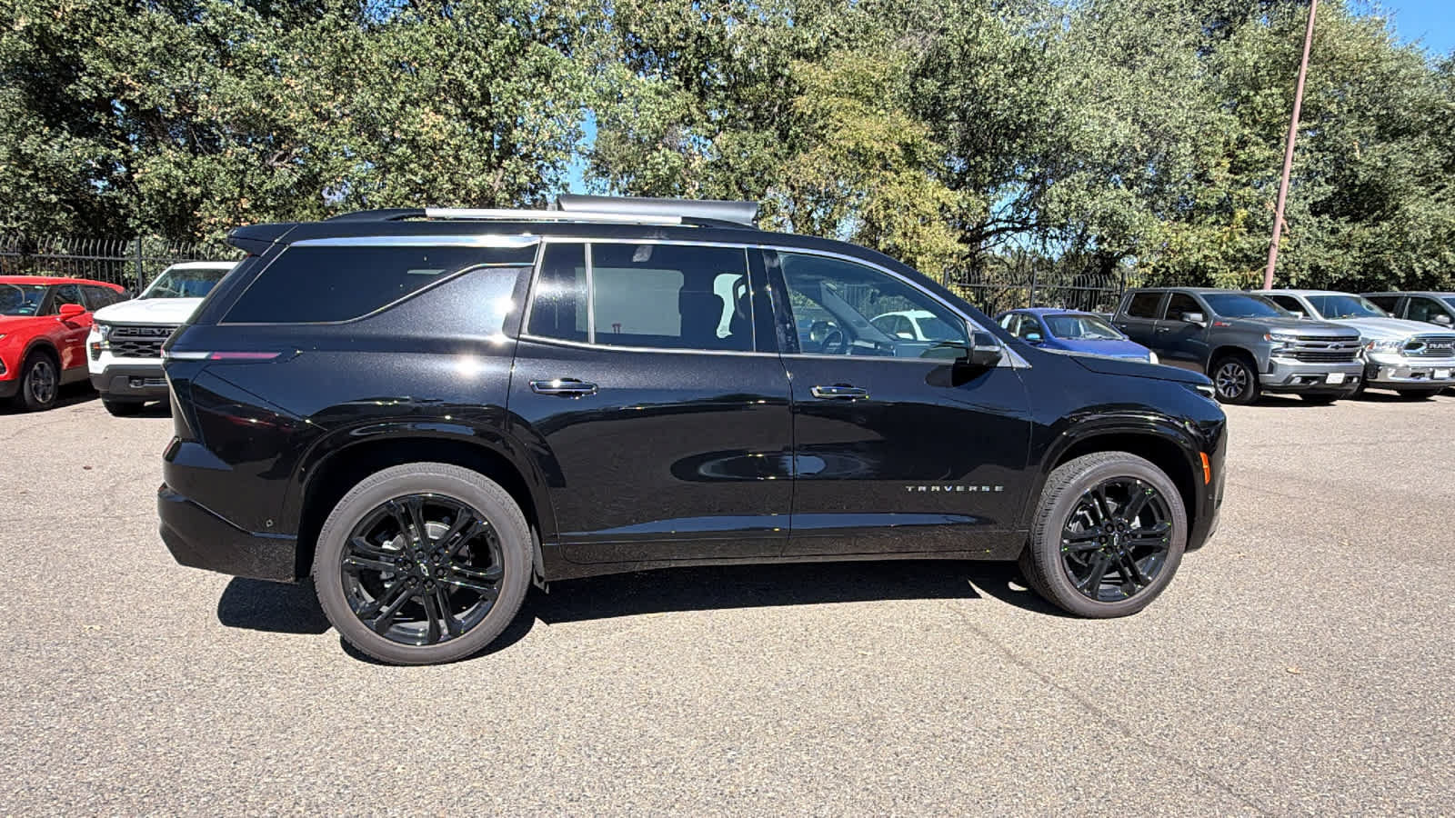 Used 2025 Chevrolet Traverse High Country w/ LPO, Floor Liner Package AWD/4WD image 4