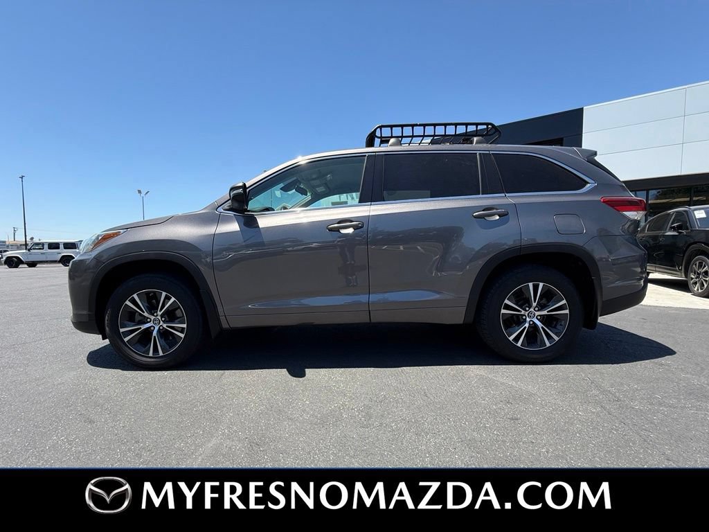 Used 2018 Toyota Highlander Plus w/ Preferred Accessory Package AWD/4WD image 7