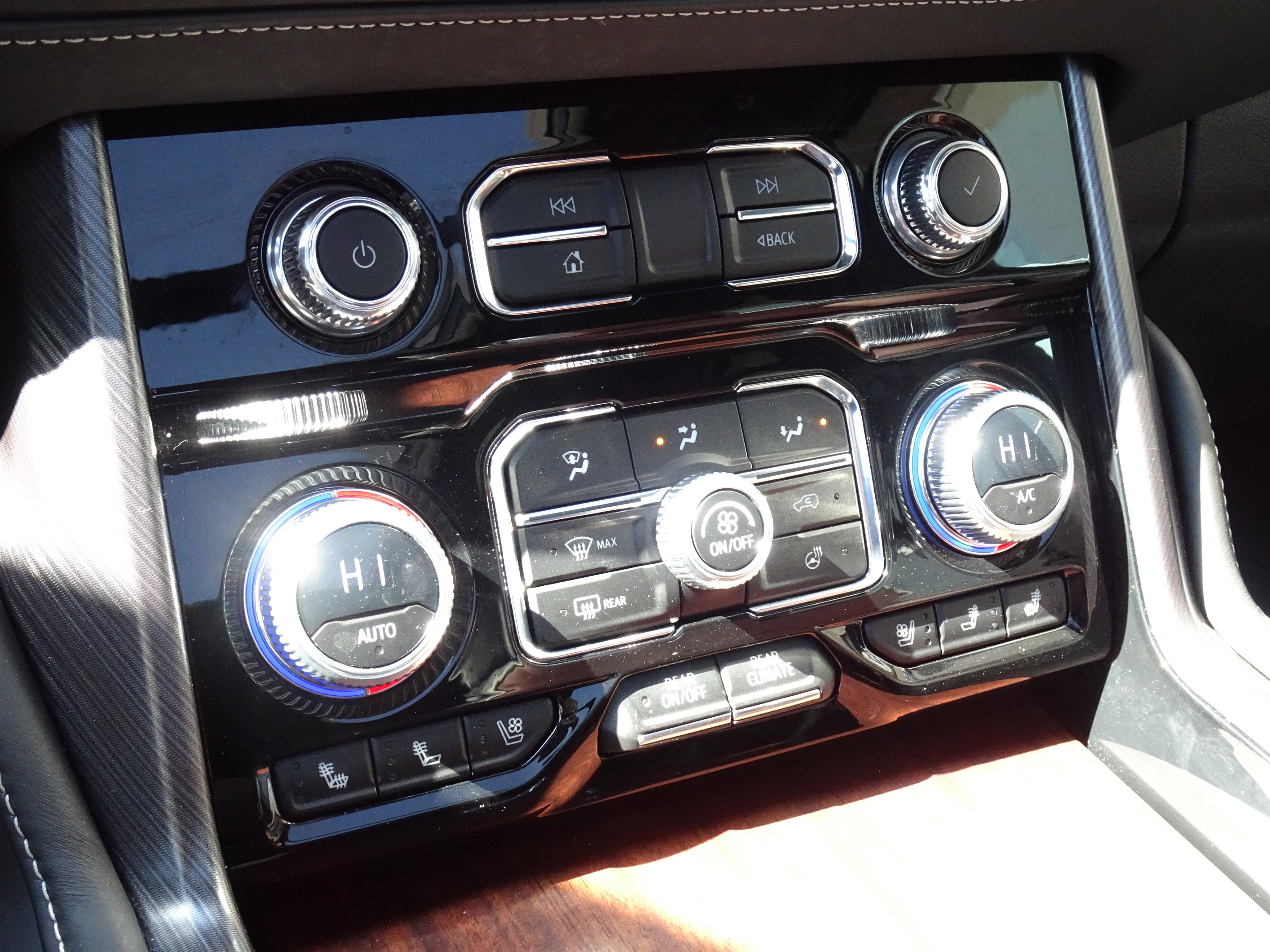 Used 2023 GMC Yukon Denali Ultimate image 21