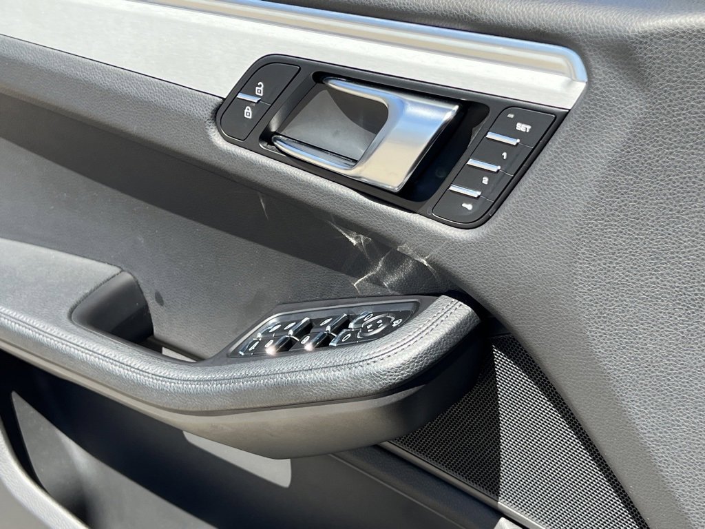 Used 2023 Porsche Macan S w/ Sport Chrono Package image 32