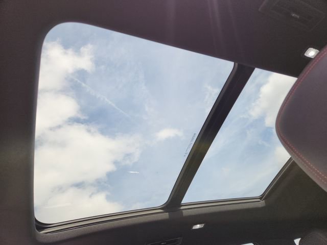 Used 2024 Chevrolet Traverse RS image 11