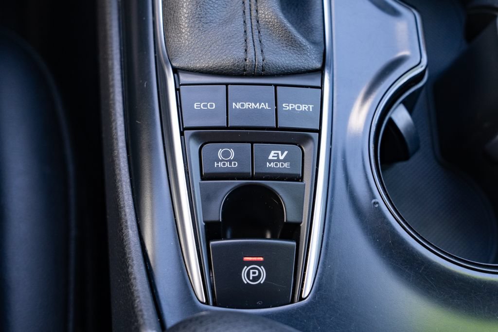 Used 2020 Toyota Camry SE FWD image 20