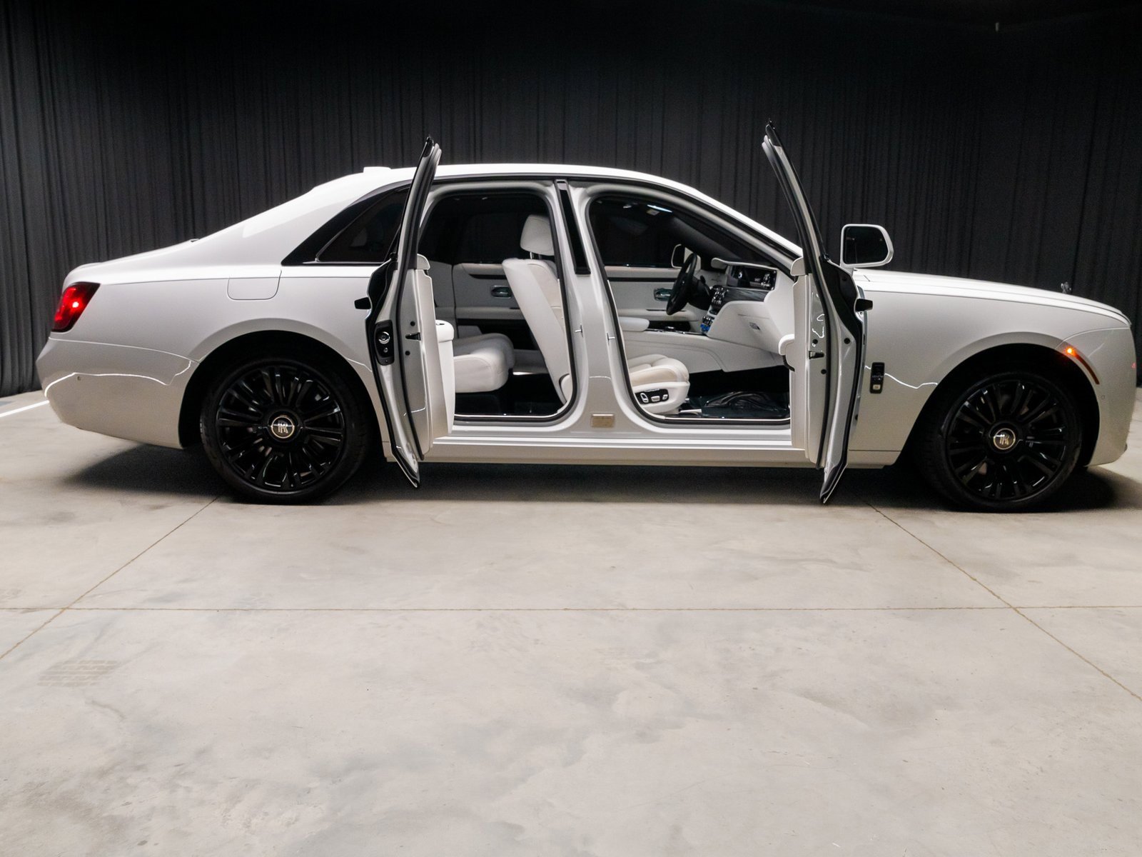 Used 2021 Rolls-Royce Ghost image 17