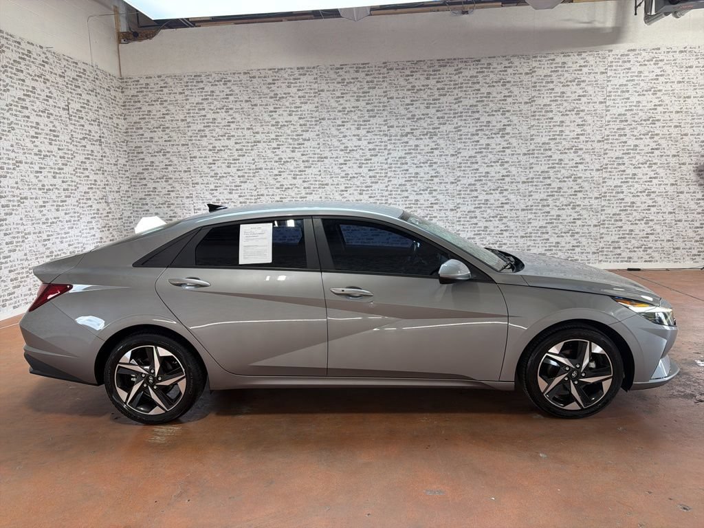Certified 2023 Hyundai Elantra SEL w/ Convenience Package FWD image 8