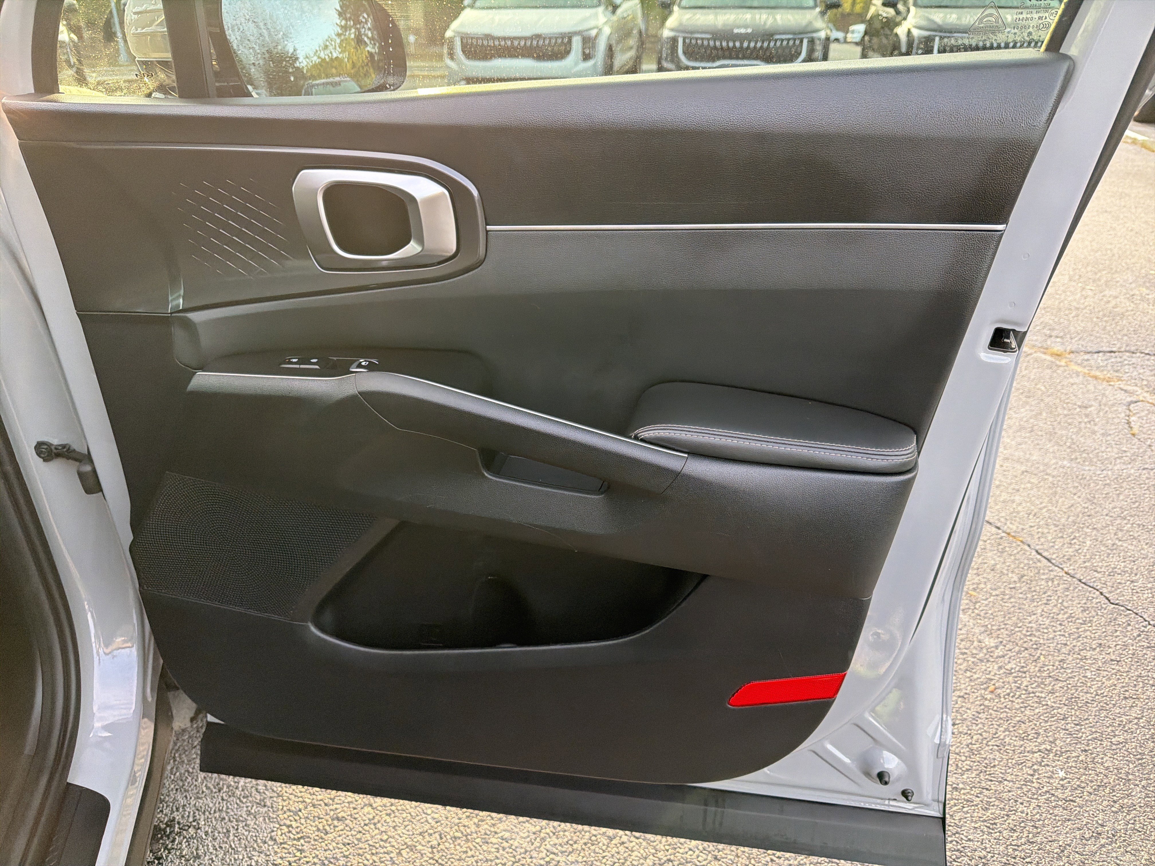 Used 2025 Kia Sorento S FWD image 13