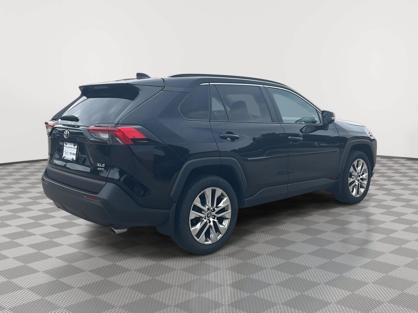 Used 2020 Toyota RAV4 XLE Premium AWD/4WD image 6