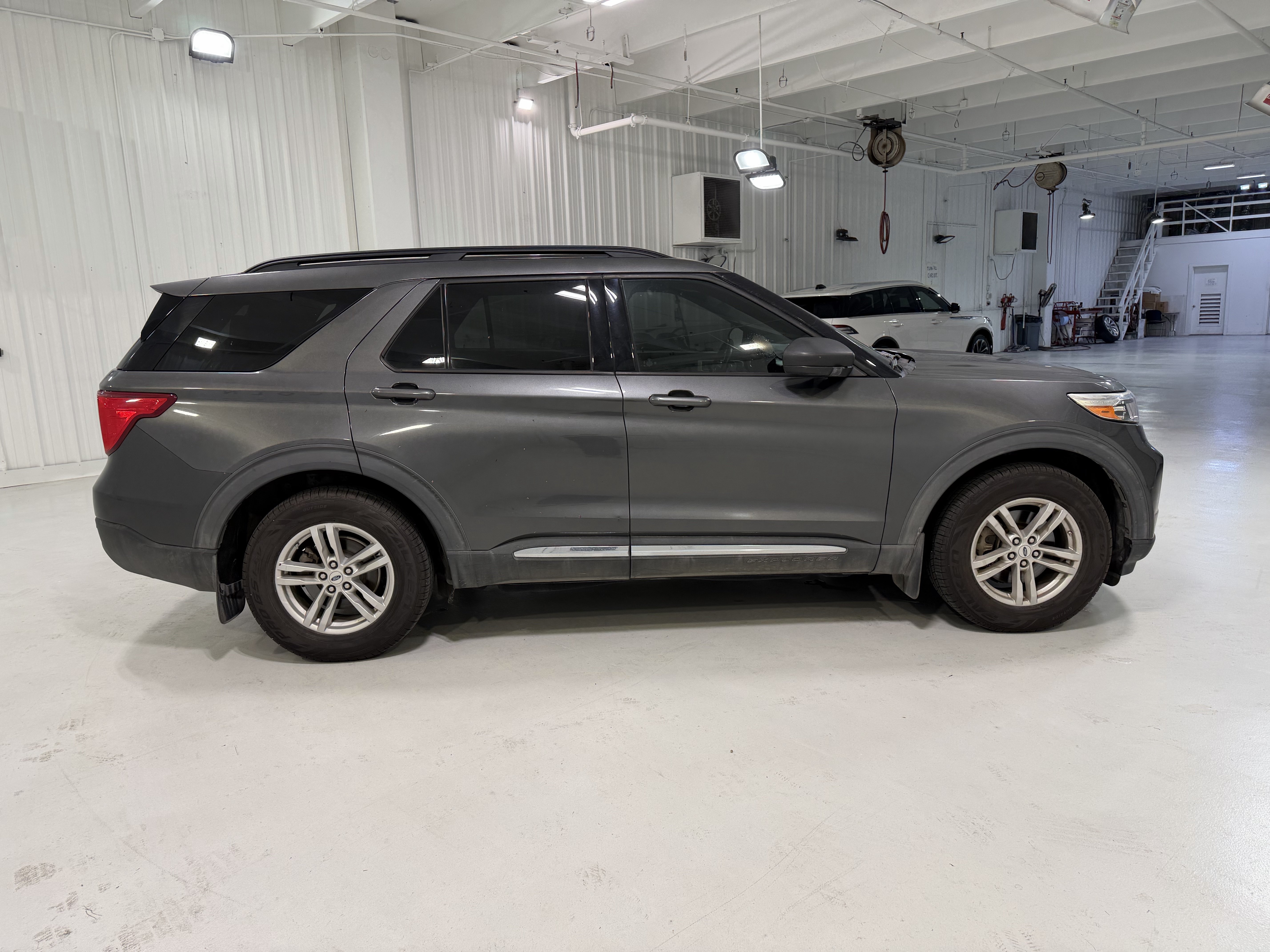 Used 2020 Ford Explorer XLT w/ Equipment Group 202A AWD/4WD image 6