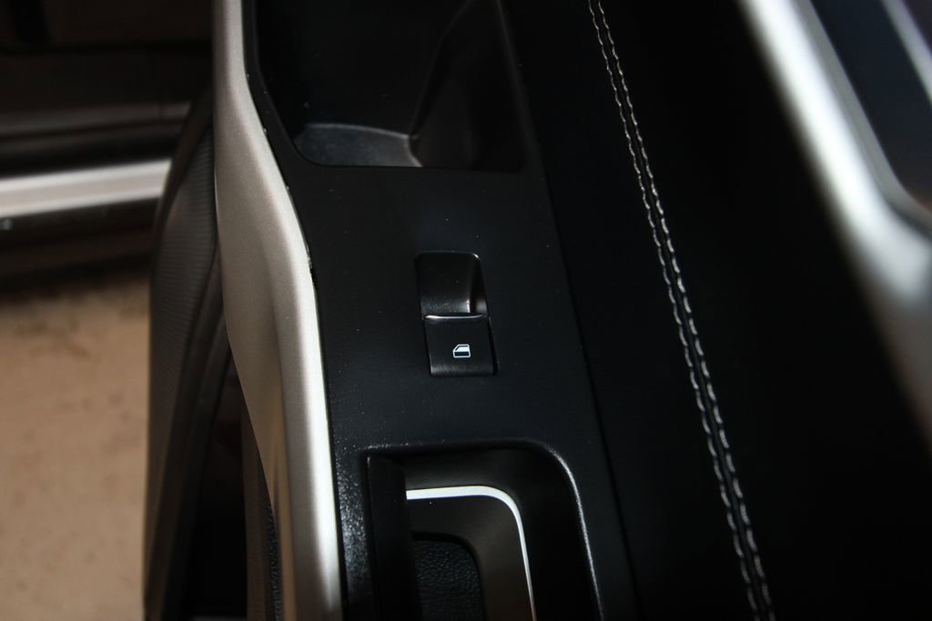 Used 2022 Ford Explorer Limited w/ Equipment Group 301A image 28