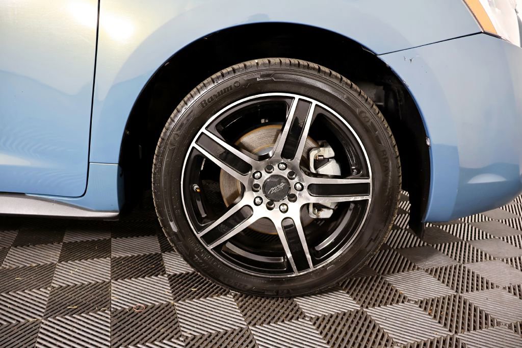 Used 2009 Pontiac Vibe AWD w/ Sun And Sound Package image 30