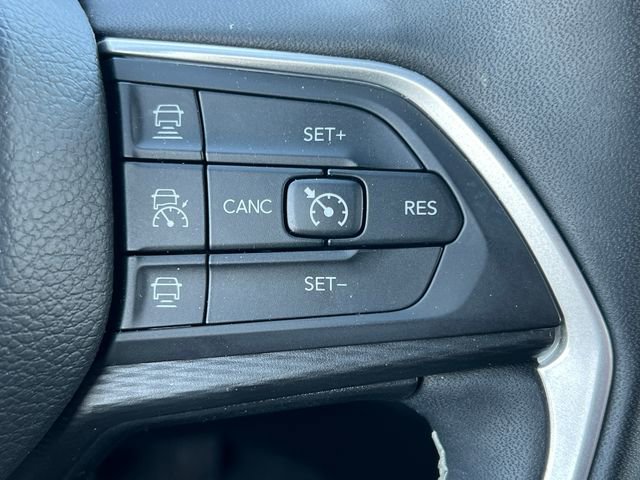 Used 2023 Jeep Grand Cherokee L Laredo image 7