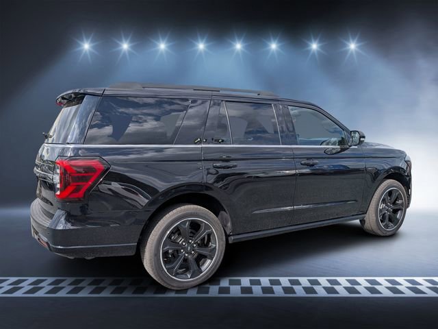 Used 2022 Ford Expedition Limited image 3
