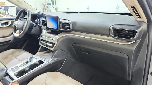 Used 2023 Ford Explorer XLT w/ Equipment Group 202A RWD image 25