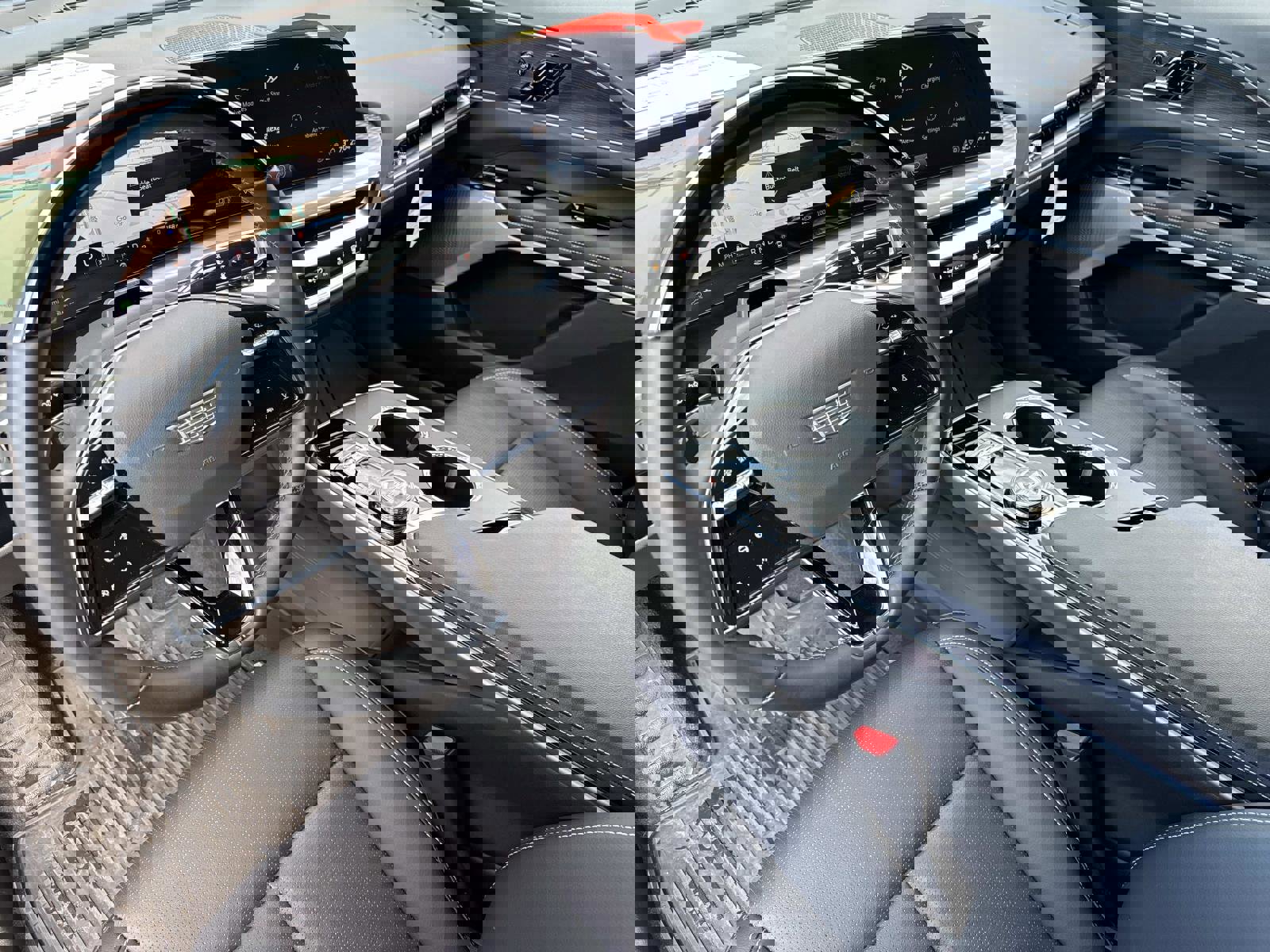 New 2025 Cadillac Lyriq Luxury image 23