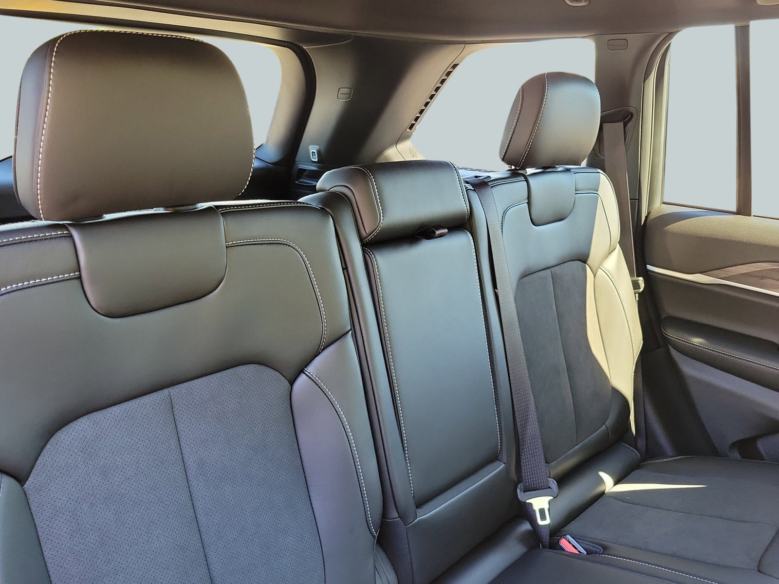 New 2027 Jeep Grand Cherokee Altitude RWD image 35