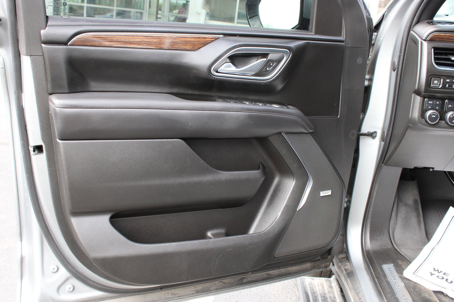 Used 2023 Chevrolet Suburban High Country AWD/4WD image 12