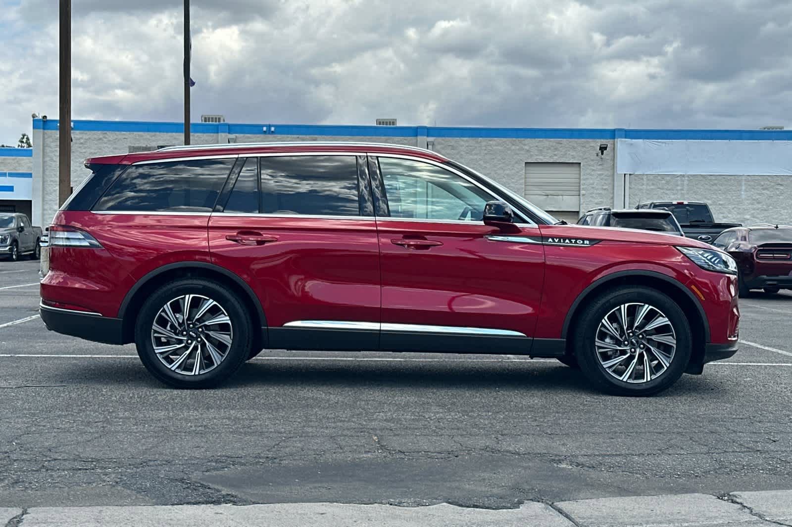 Used 2026 Lincoln Aviator 2WD image 9