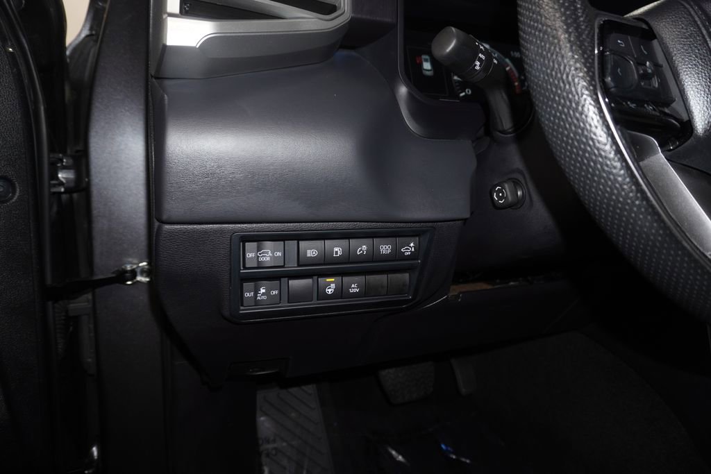 Used 2023 Toyota Sequoia Platinum AWD/4WD image 25
