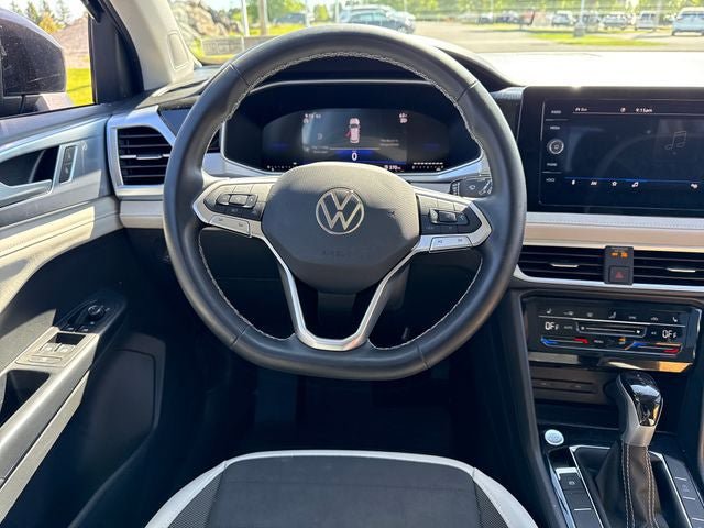 Used 2025 Volkswagen Taos SE AWD/4WD image 19