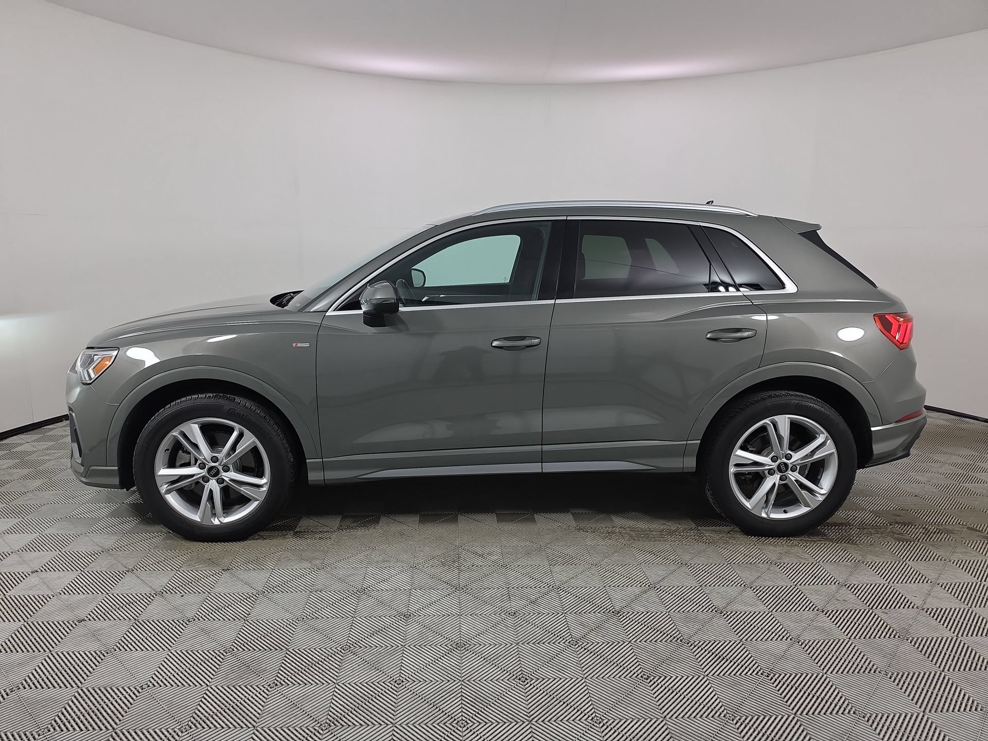 Certified 2023 Audi Q3 2.0T Premium Plus AWD/4WD image 4