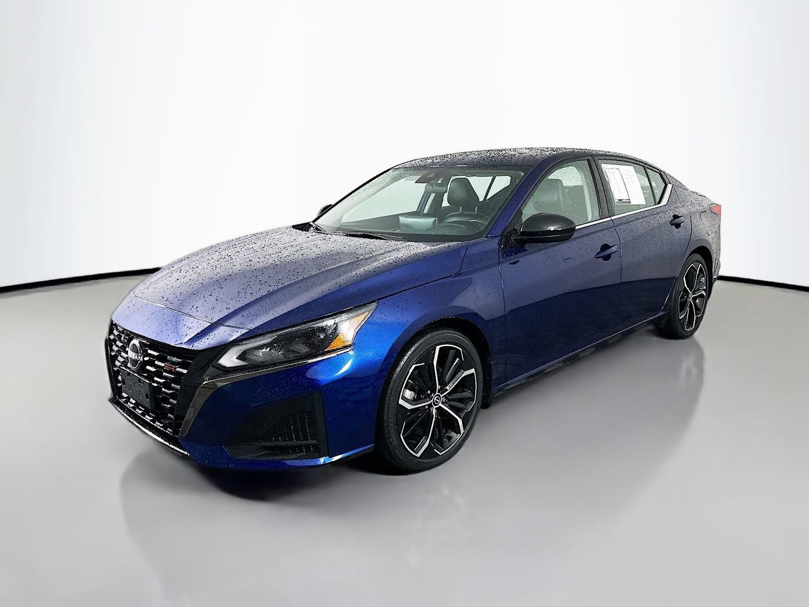 Used 2023 Nissan Altima 2.5 SR w/ SR Premium Package FWD image 3