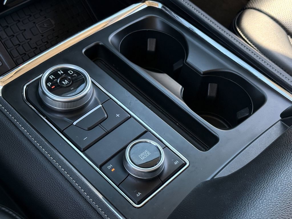 Used 2024 Ford Expedition XLT image 19