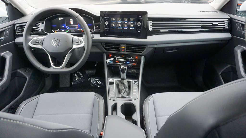 Used 2025 Volkswagen Jetta SE image 10