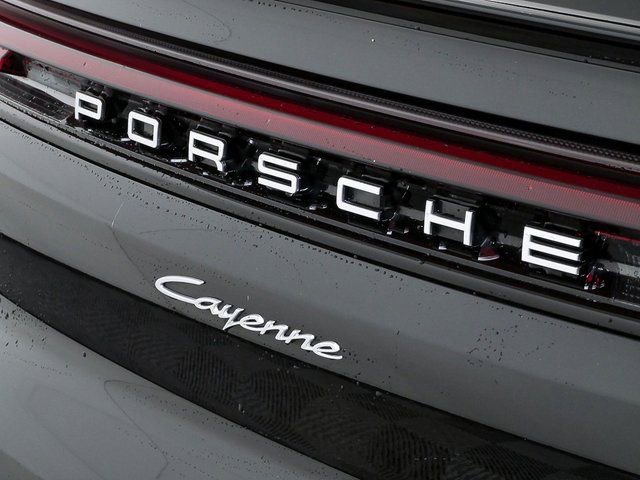 Certified 2024 Porsche Cayenne AWD image 40