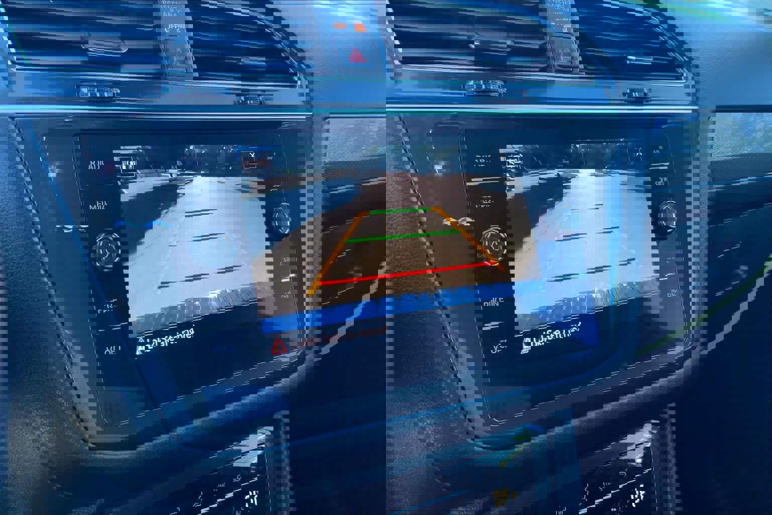 Used 2023 Volkswagen Tiguan SE image 28