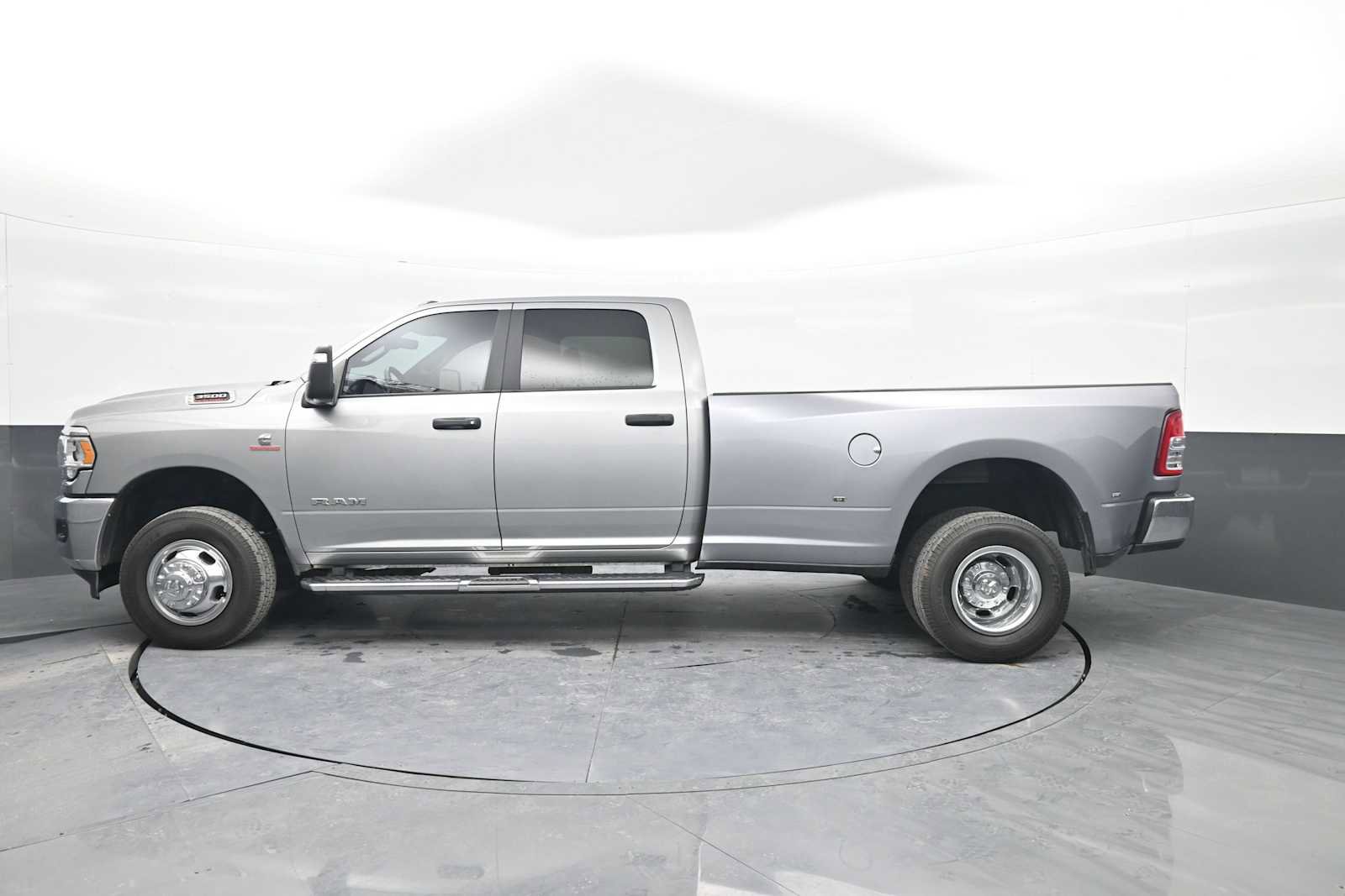 Used 2024 RAM 3500 Big Horn image 3