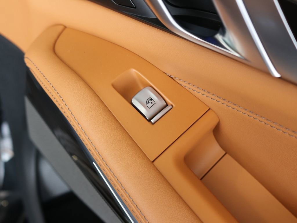 Used 2023 BMW X7 xDrive40i w/ M Sport Package AWD/4WD image 42