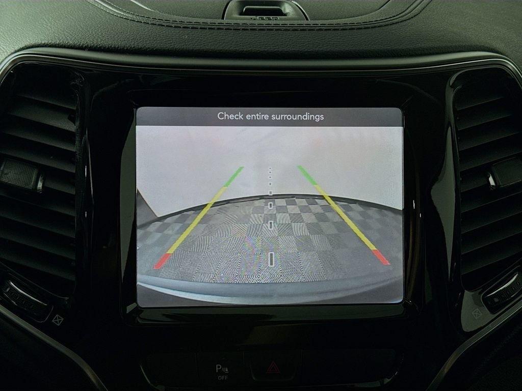 Used 2019 Jeep Cherokee Limited AWD/4WD image 9