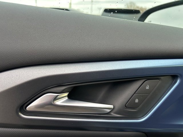 New 2026 Chevrolet Equinox EV LT image 12