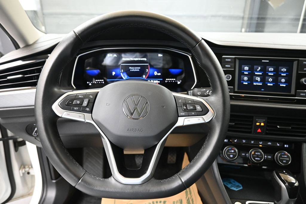 Used 2023 Volkswagen Jetta SE w/ Panoramic Sunroof Package FWD image 26