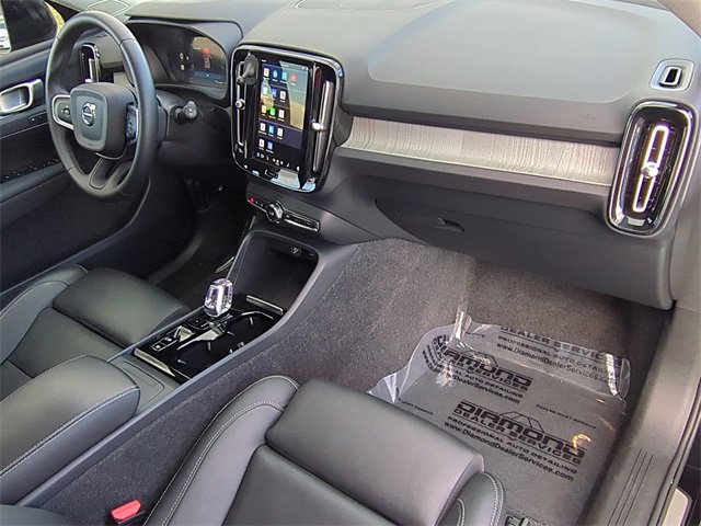 Used 2025 Volvo XC40 B5 Plus image 20
