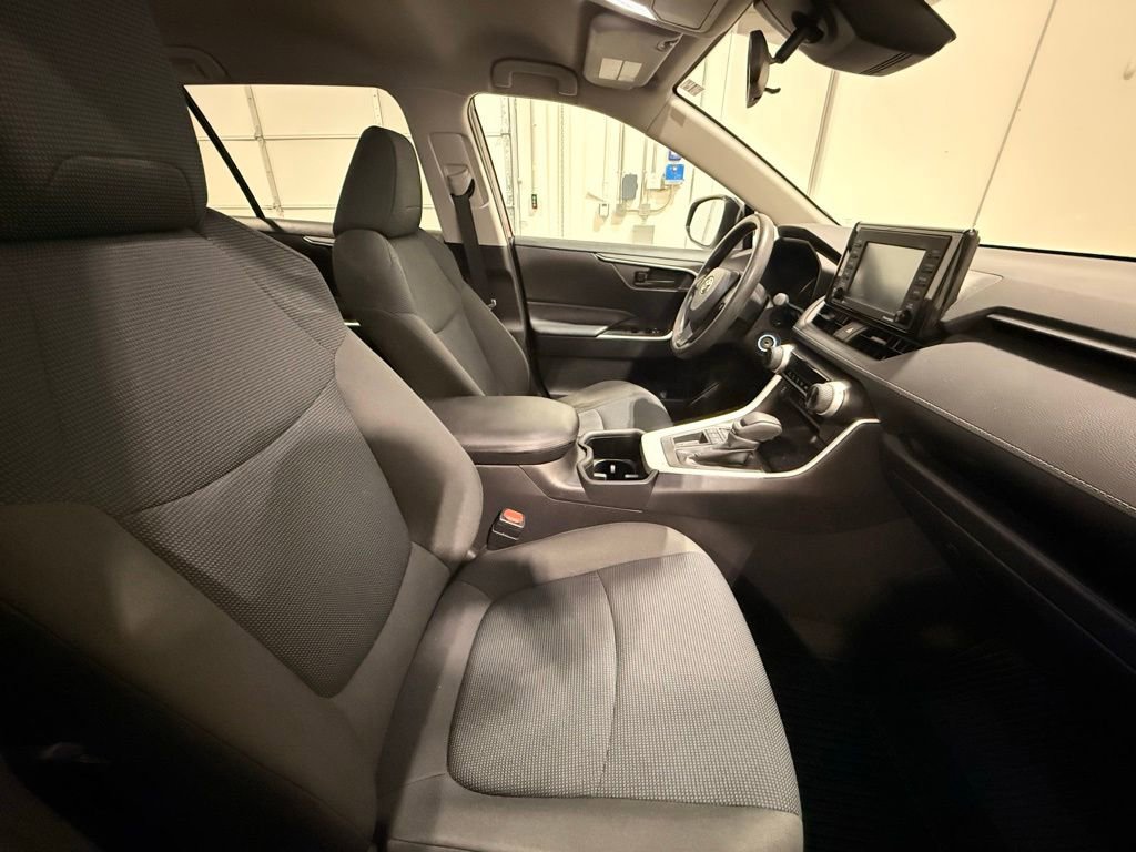 Used 2022 Toyota RAV4 LE FWD image 24