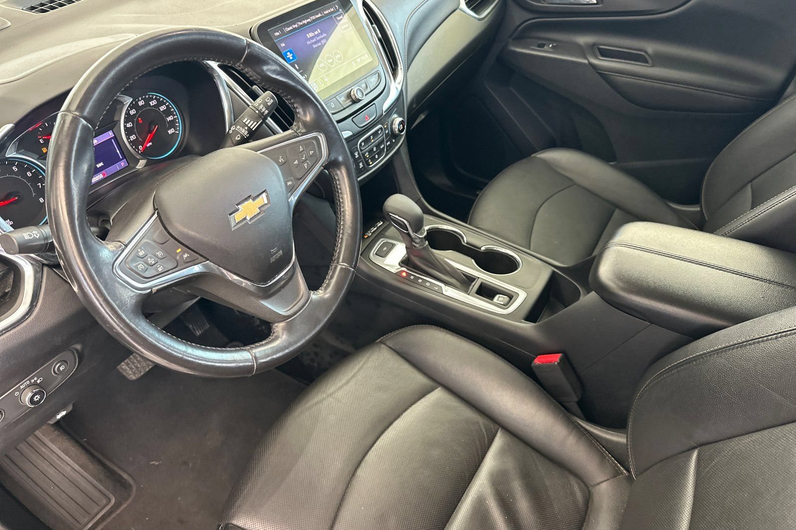 Used 2020 Chevrolet Equinox Premier w/ Premier Redline Edition FWD image 10