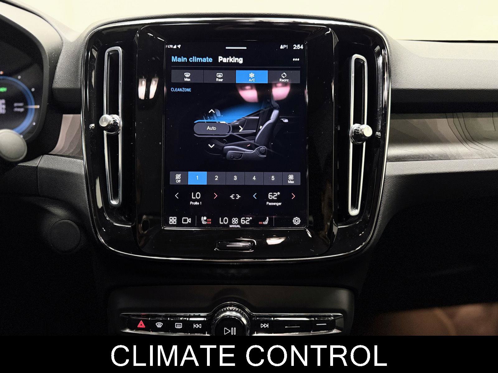 Used 2023 Volvo C40 P8 Recharge Ultimate image 24