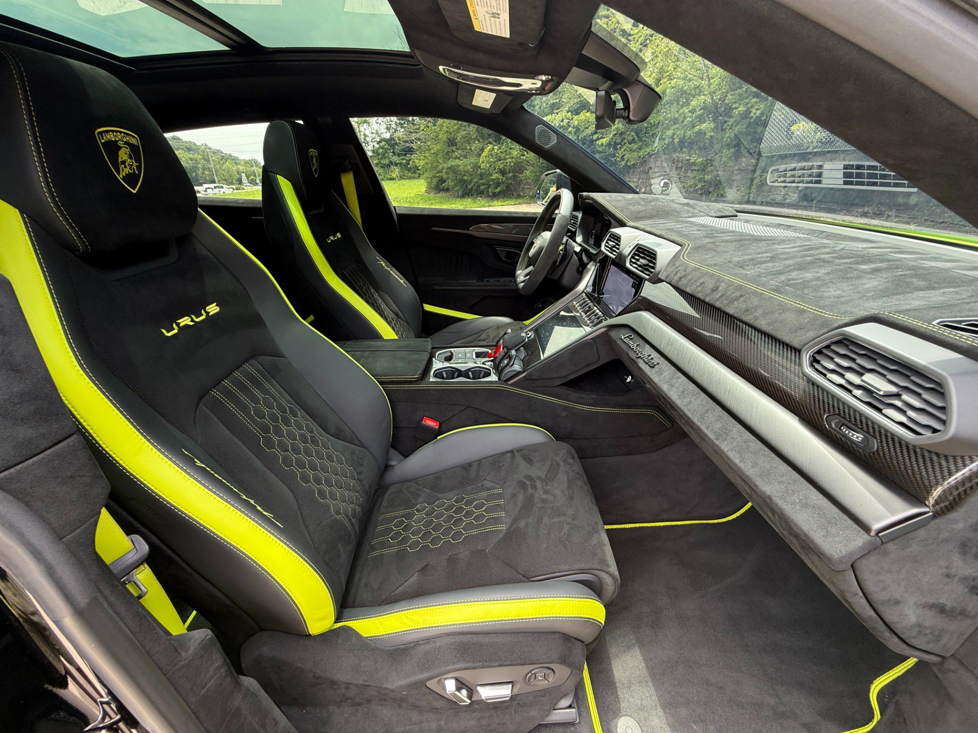 Used 2023 Lamborghini Urus Performante AWD/4WD image 25
