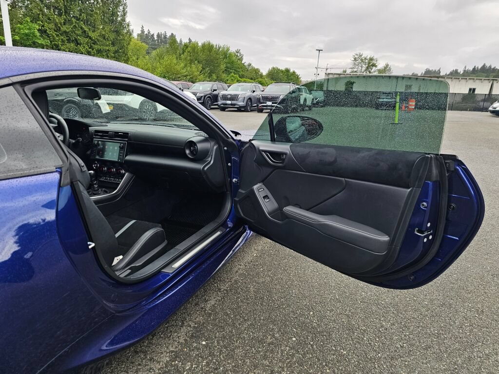 Used 2022 Toyota GR86 Premium w/ ALL Weather Mat Package (TMS) RWD image 24
