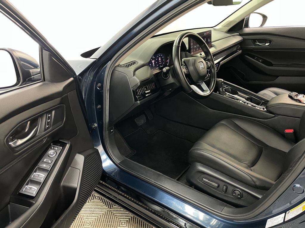Used 2024 Honda Accord Touring image 11