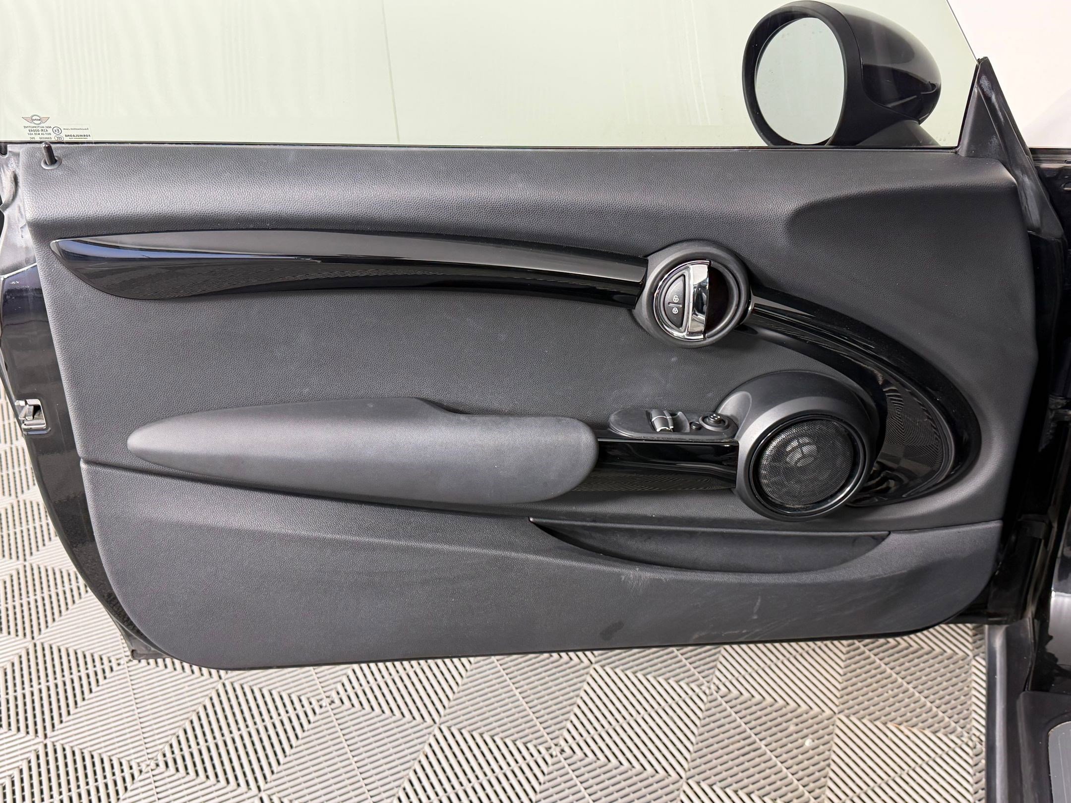 Used 2015 MINI Cooper 2-Door Hardtop image 13