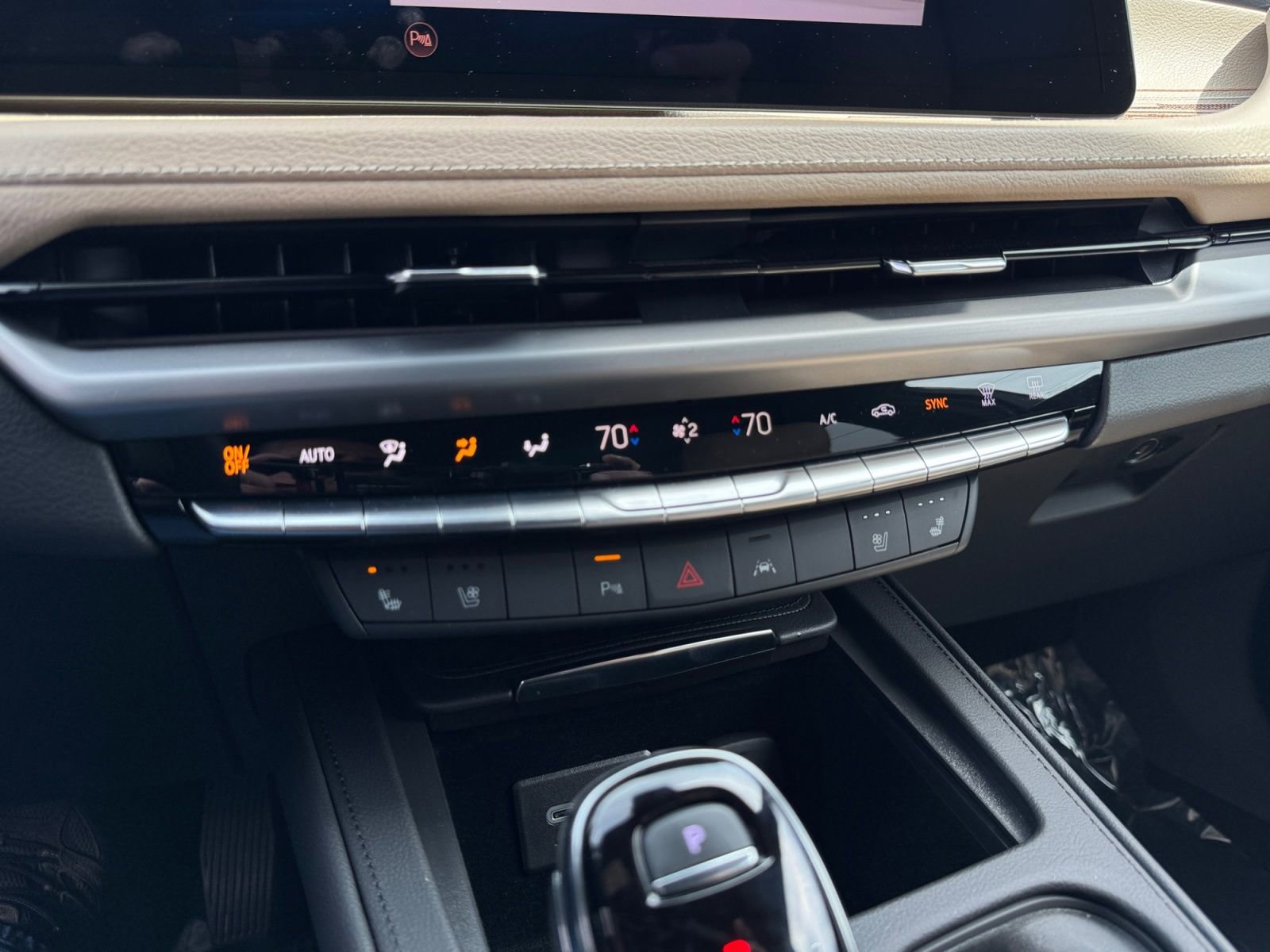 Used 2024 Cadillac XT4 Premium Luxury AWD/4WD image 29