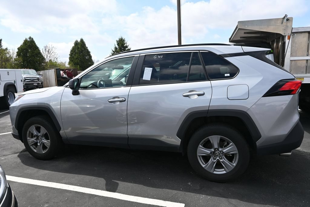 Used 2025 Toyota RAV4 LE AWD/4WD image 3