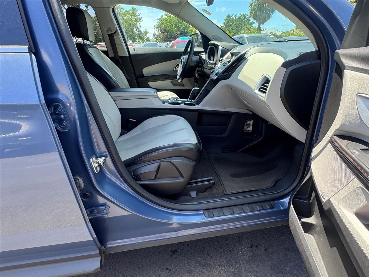 Used 2011 Chevrolet Equinox LTZ FWD image 32