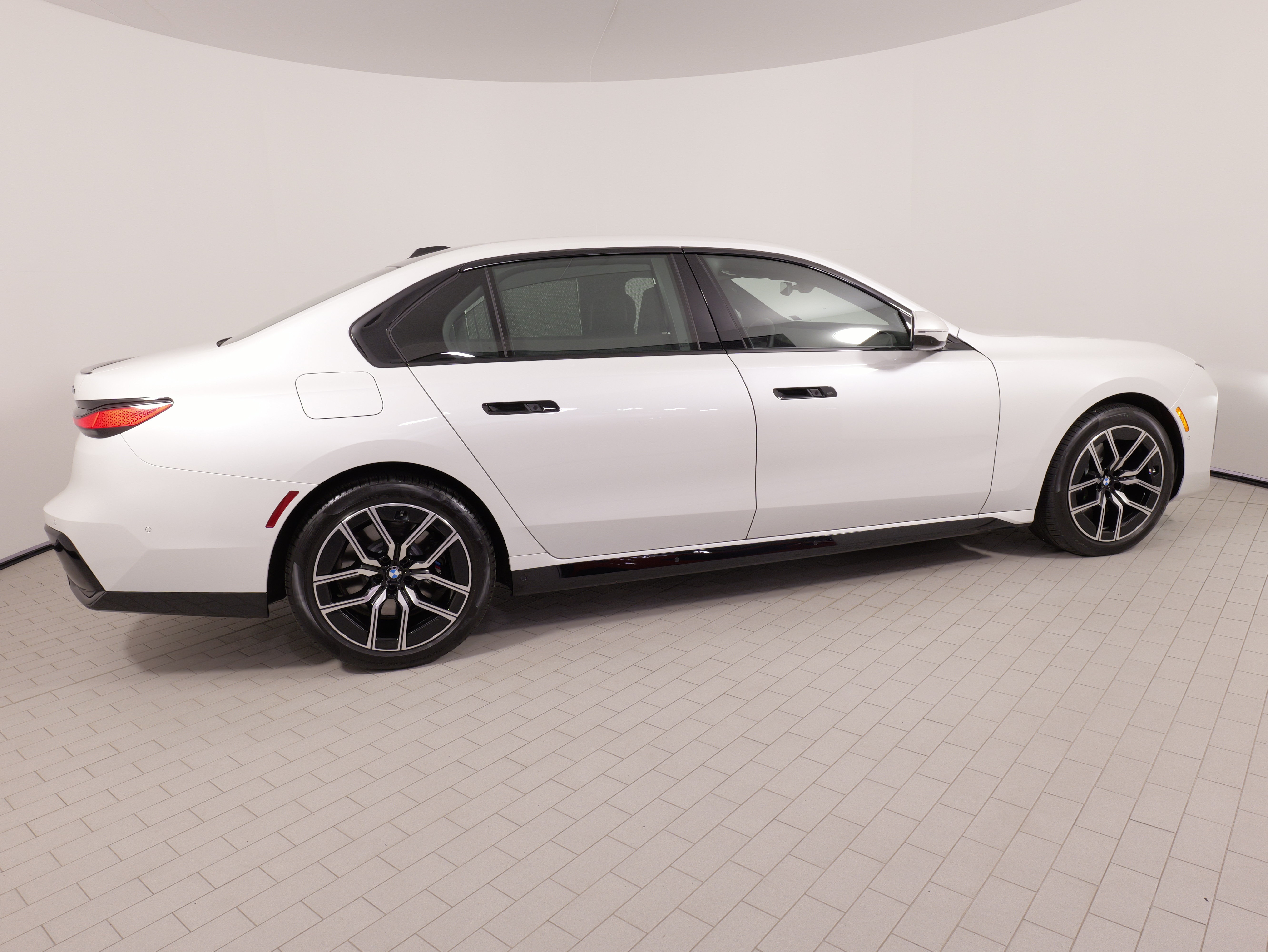 Used 2025 BMW 740i xDrive w/ Executive Package AWD/4WD image 11