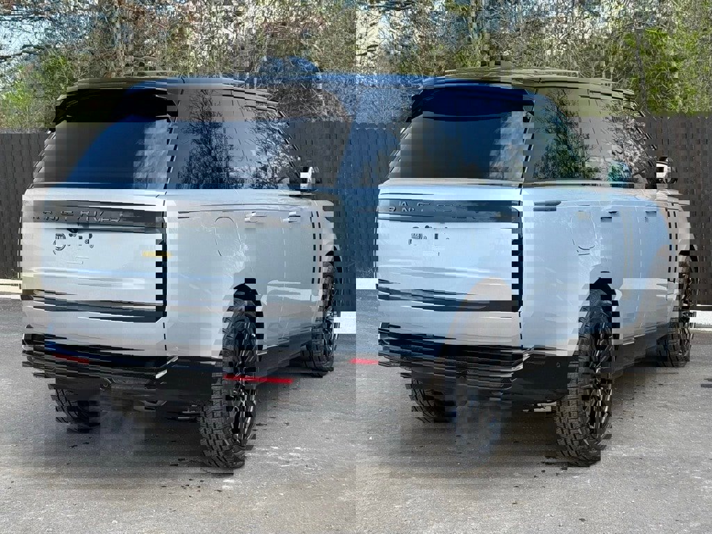 New 2025 Land Rover Range Rover SE image 6