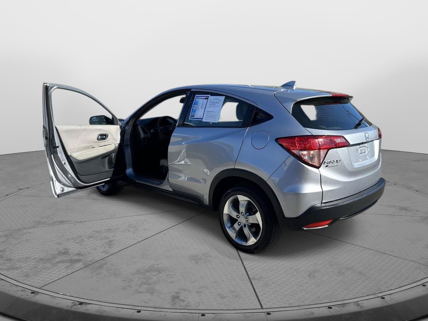 Used 2017 Honda HR-V LX image 10