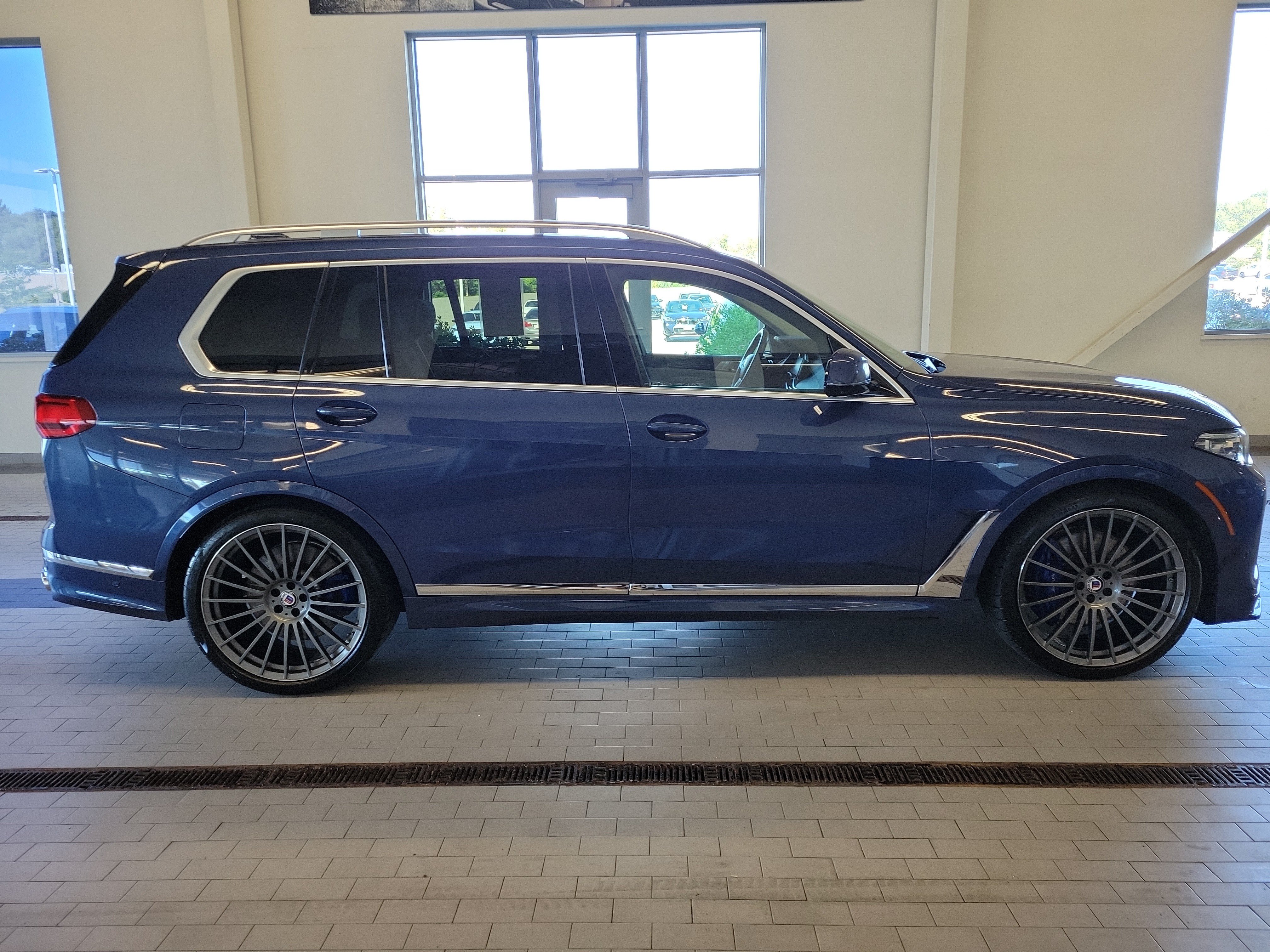 Used 2021 BMW ALPINA XB7 AWD/4WD image 4