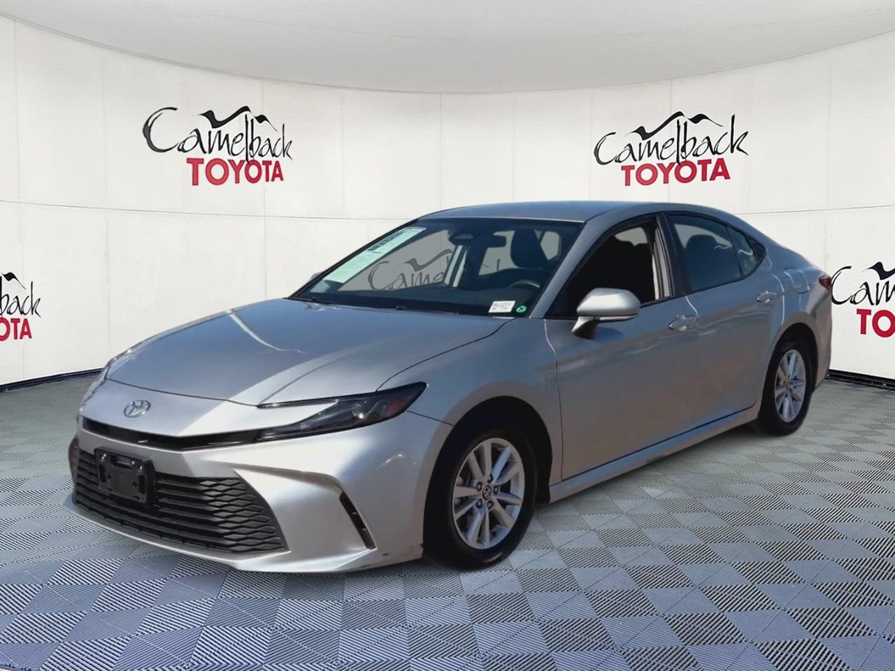 Used 2025 Toyota Camry LE FWD image 7